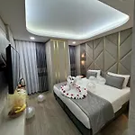 Elysia Hotel *