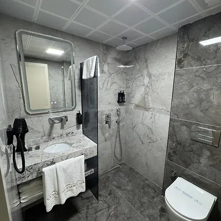 Elysia Hotel *